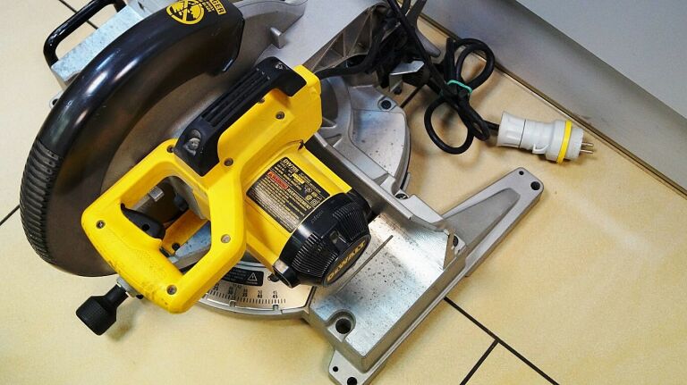 DEWALT DW705 UKOŚNICA PIŁA PILARKA