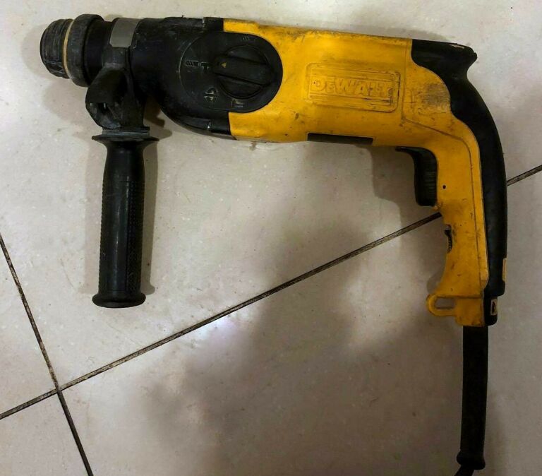 MŁOTOWIERTARKA 800W DEWALT PA6-GF33