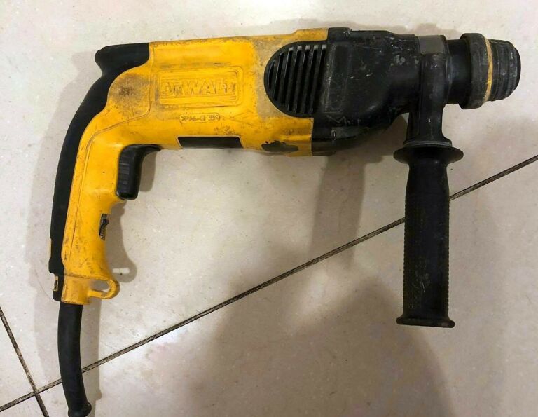 MŁOTOWIERTARKA 800W DEWALT PA6-GF33
