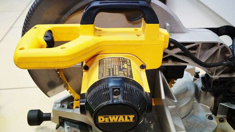 DEWALT DW705 UKOŚNICA PIŁA PILARKA
