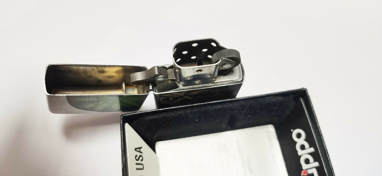 zapalniczka-zippo-pudelko-marka-zippo