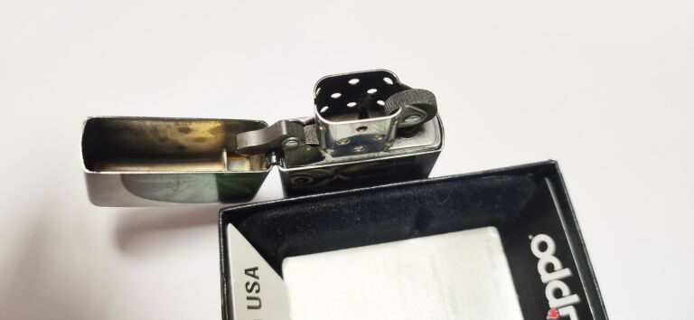 zapalniczka-zippo-pudelko-marka-zippo