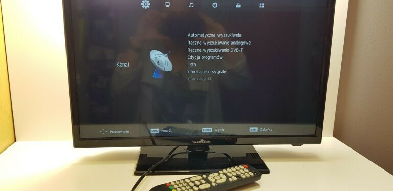 TELEWIZOR SMARTTECH LE-2219DTS