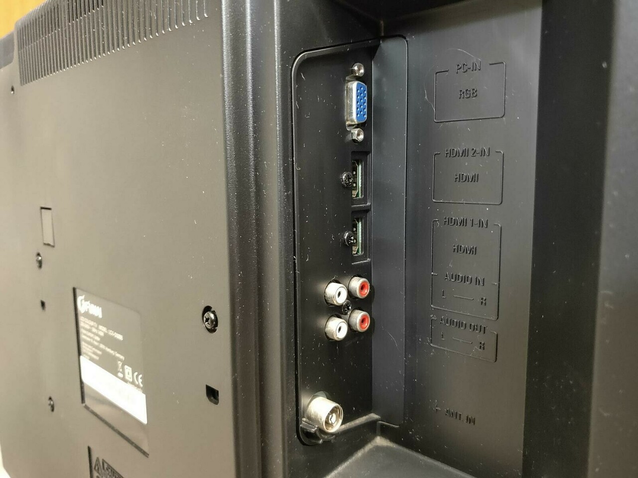 telewizor-funai-lc5-d32bb-przekatna-ekranu-cale-32