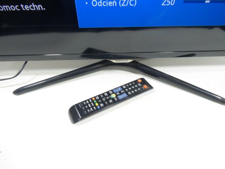 TELEWIZOR SAMSUNG SMART TV 39' UE39F550 + PILOT