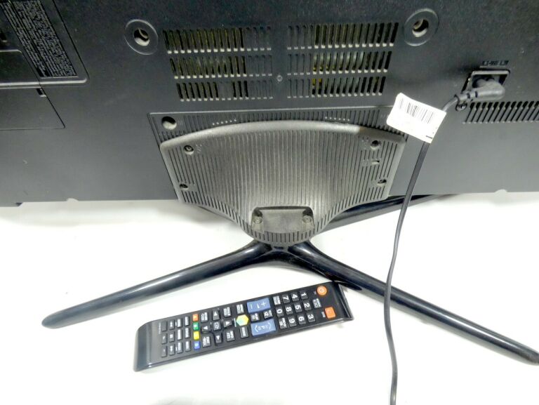 TELEWIZOR SAMSUNG SMART TV 39' UE39F550 + PILOT