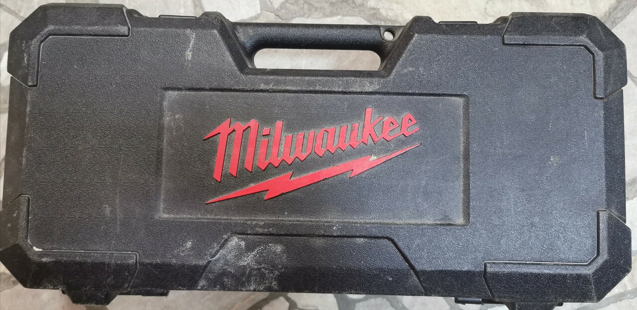 milwaukee-sspe-1300-sx-pila-szablasta-1300w-marka-milwaukee