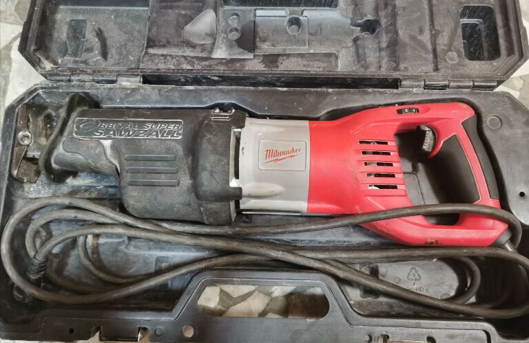 milwaukee-sspe-1300-sx-pila-szablasta-1300w-stan-uzywany