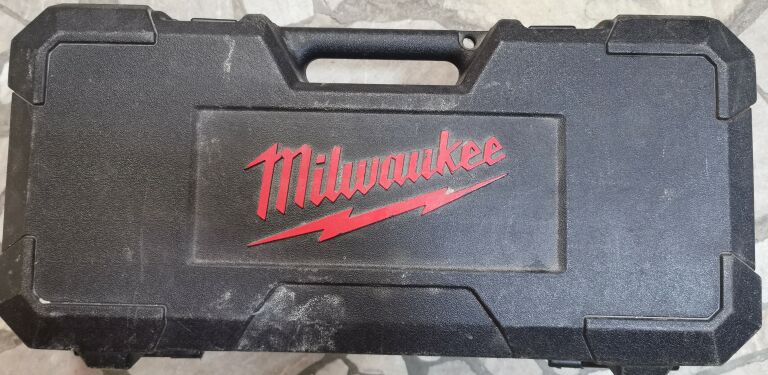 milwaukee-sspe-1300-sx-pila-szablasta-1300w-marka-milwaukee