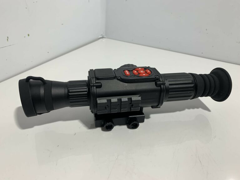 CYFROWY CELOWNIK NOKTOWIZYJNY REAL HUNTER DS508 G