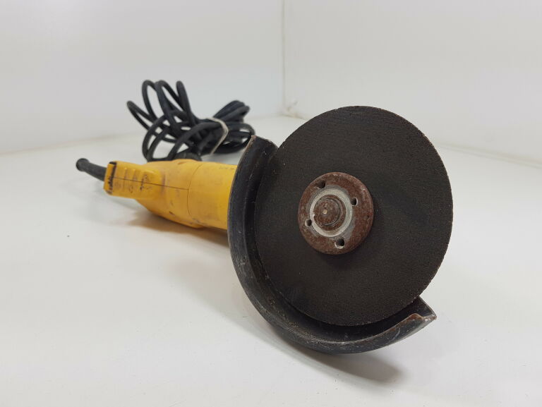 SZLIFIERKA KĄTOWA DEWALT 28134