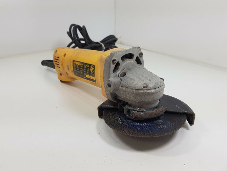 SZLIFIERKA KĄTOWA DEWALT 28134