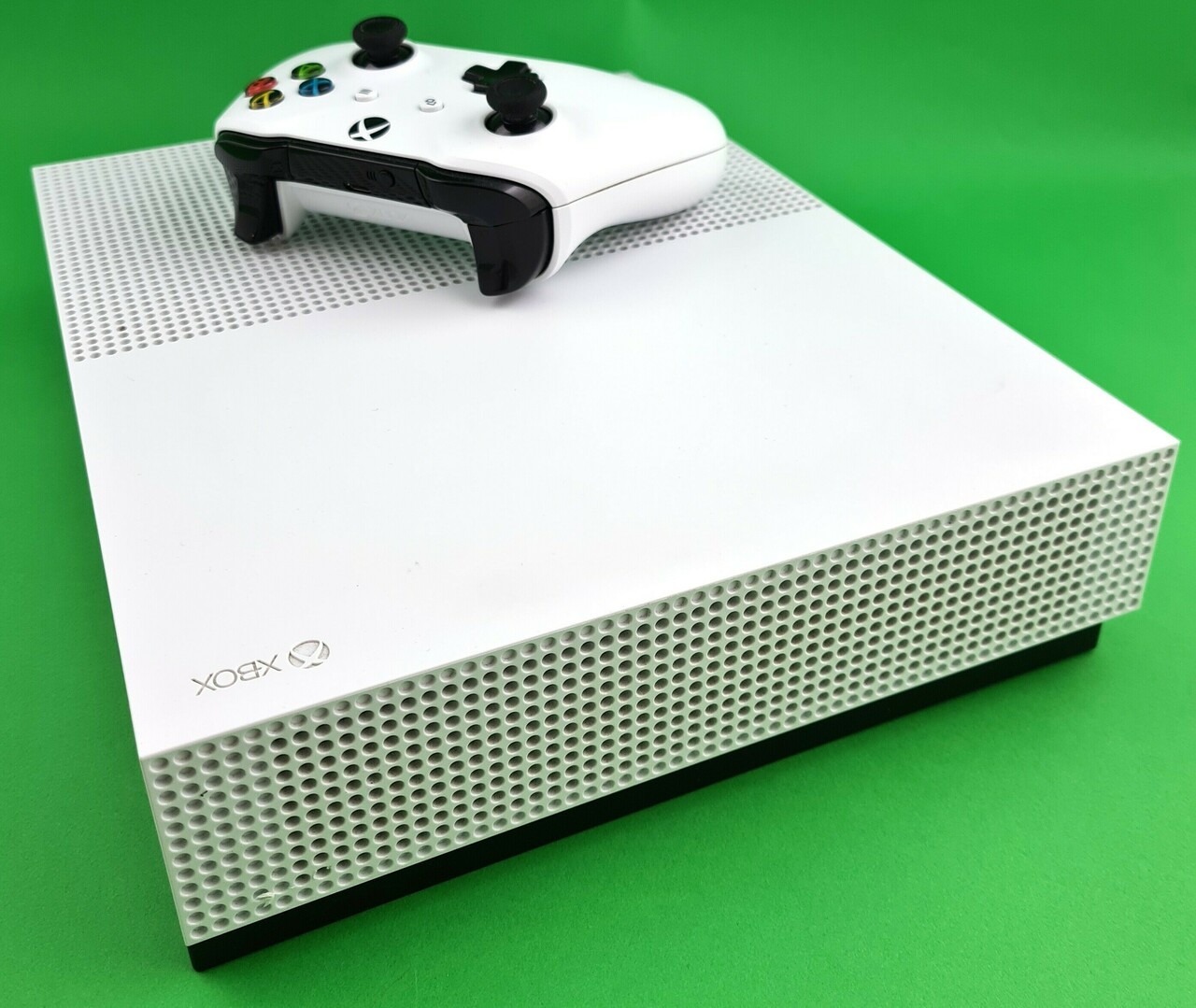 konsola-xbox-one-s-1681-1tb-z-gw10022022-liczba-kontrolerow-w-zestawie-1