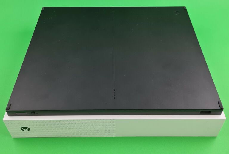 konsola-xbox-one-s-1681-1tb-z-gw10022022-gry-w-zestawie-nie