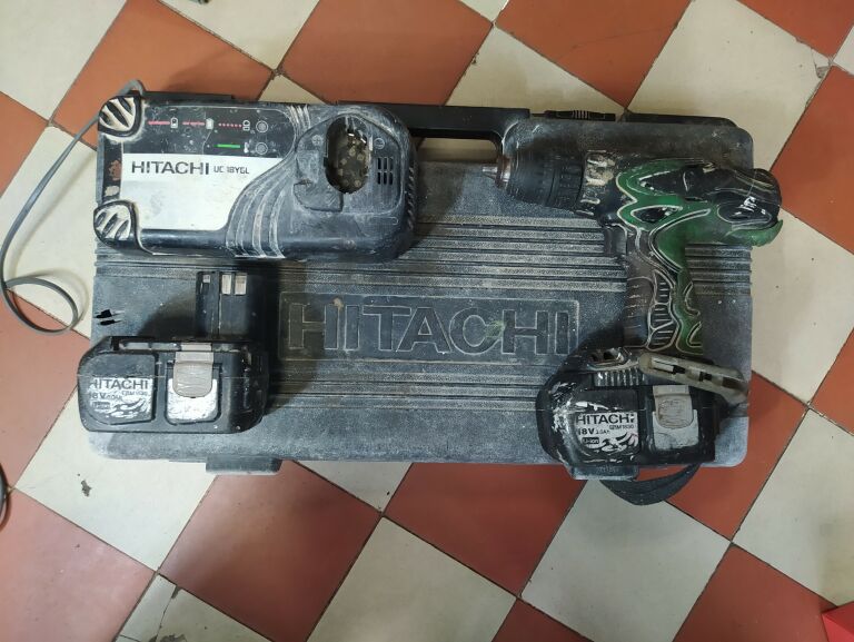 HITACHI PC-GF15 2X AKU 18V + ŁAD WOLNO KRĘCI