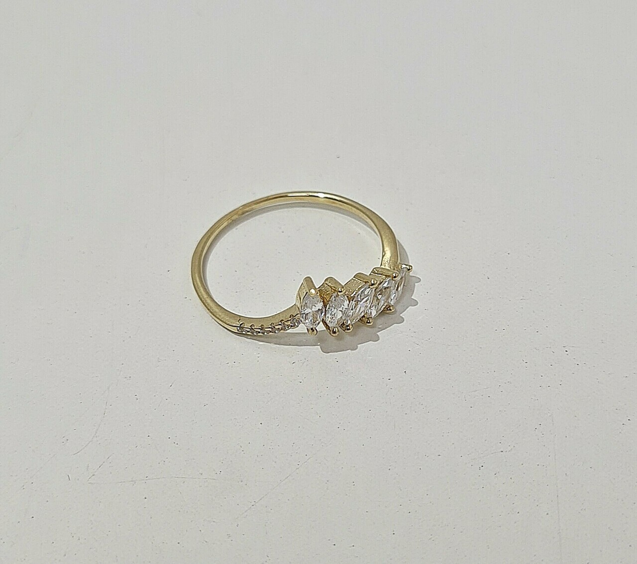 przepiekny-pierscionek-z-kamyczkami-182g-r19-stan-11323-238058