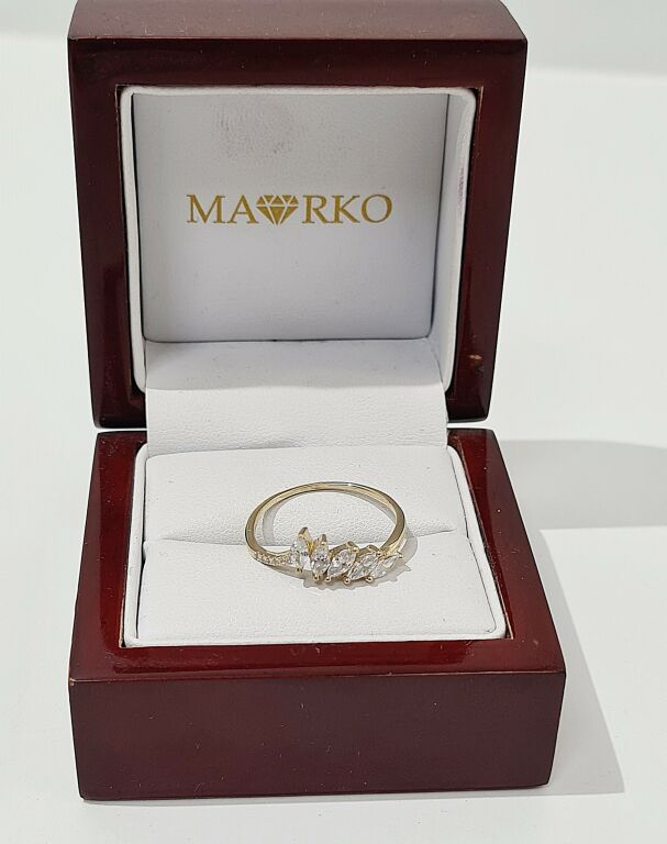 PRZEPIĘKNY PIERSCIONEK Z KAMYCZKAMI 1,82G R19