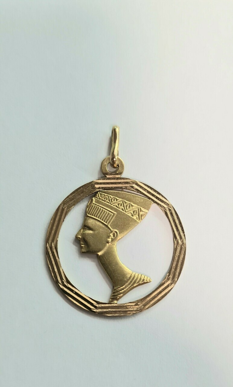 zawieszka-nefretete-symbol-wiecznego-piekna-18k-marka-inna-marka