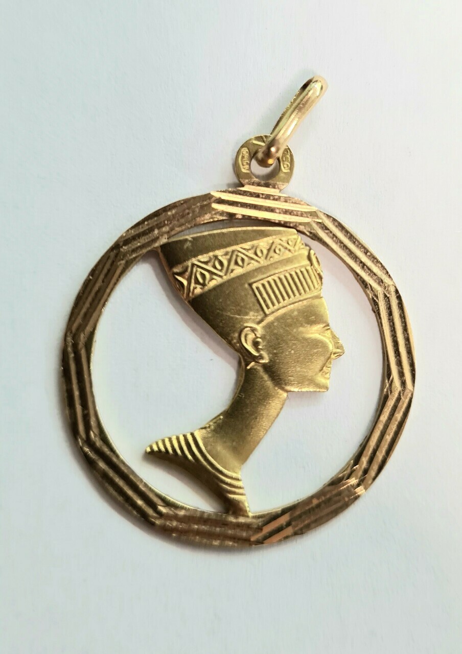 zawieszka-nefretete-symbol-wiecznego-piekna-18k-kamien-bez-kamienia