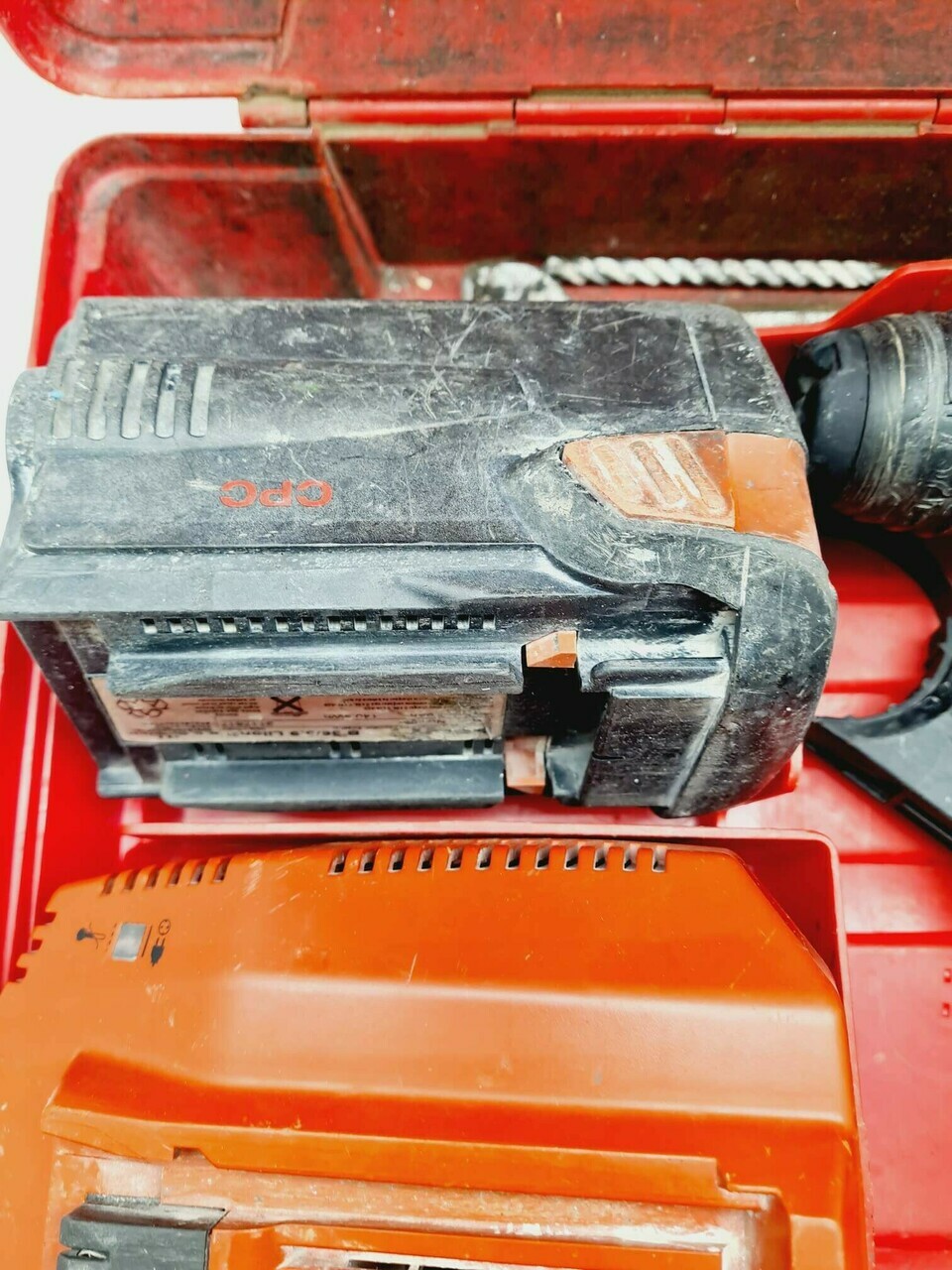 mlotowiertarka-hilti-te-7-a-2-aku-lad-walizka-funkcyjnosc-brak-informacji