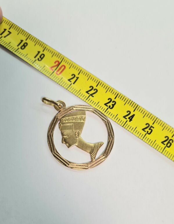 zawieszka-nefretete-symbol-wiecznego-piekna-18k-rodzaj-klasyczne