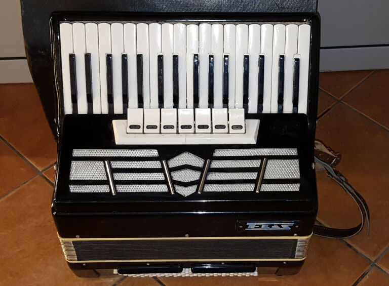 akordeon-flis-czarny-futeral-marka-flis