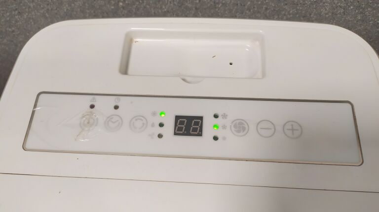 klimatyzator-przenosny-equation-glossy-wap-02ei26-stan-uzywany