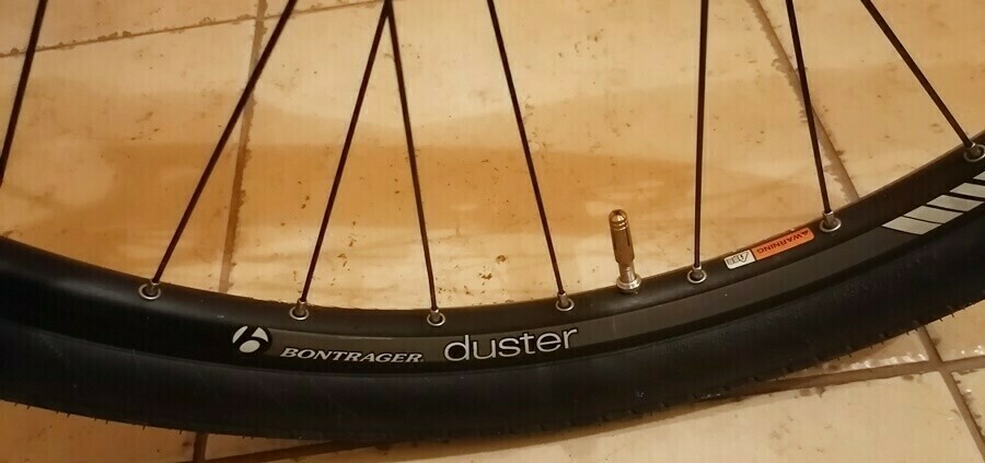 rower-bmx-giant-czarny-mat-marka-giant