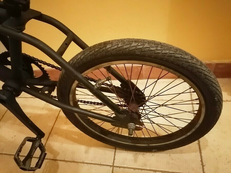 rower-bmx-giant-czarny-mat-rozmiar-ramy-brak-informacji