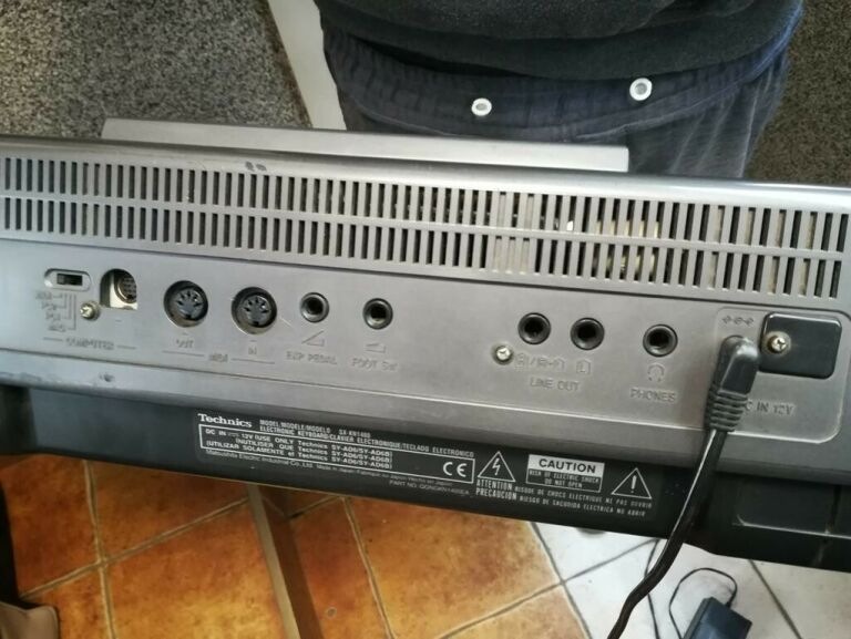 KLAWIATURA TECHNICS KN1400 W POKROWCU