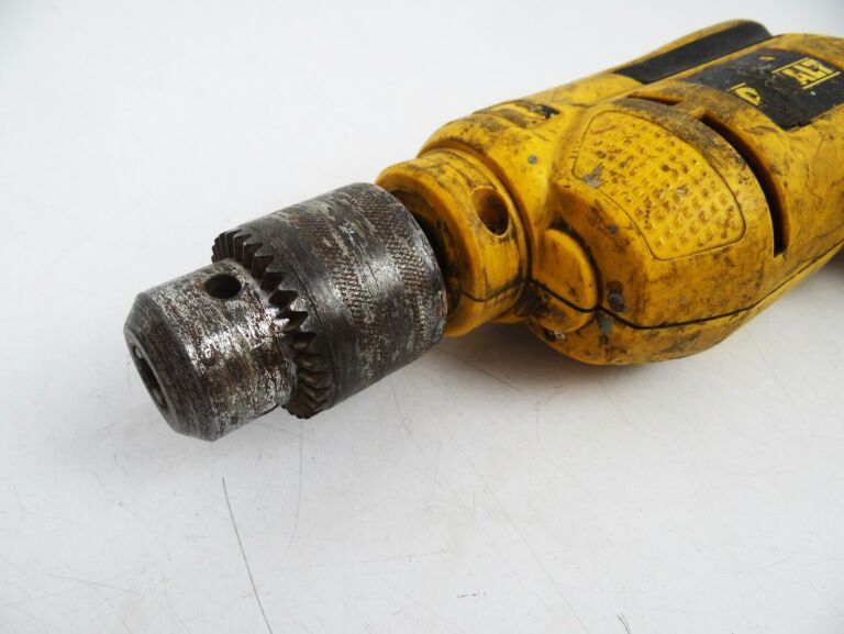 WIERTARKA UDAROWA 650W DWD024-QS DEWALT