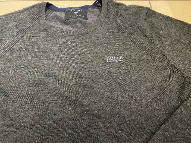SWETEREK GUESS L MESKI