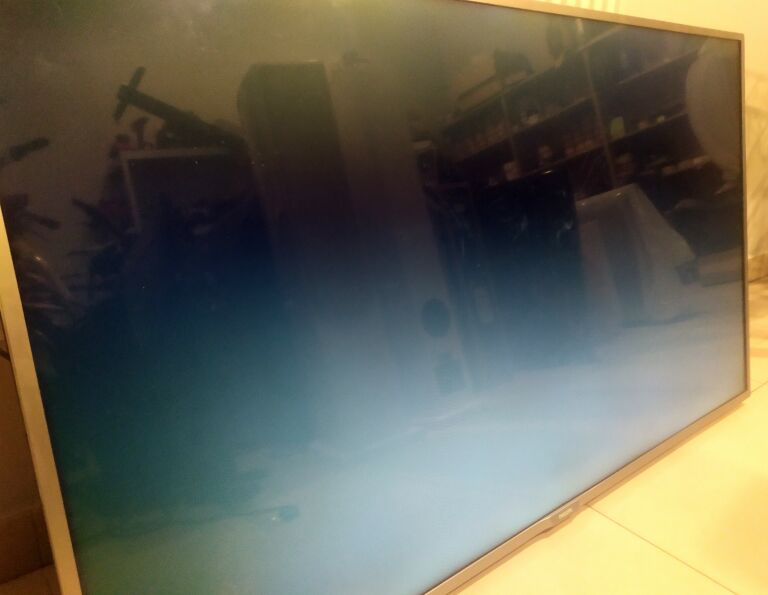 TELEWIZOR PHILIPS 49" SMART 49PFH5501 USZKODZONY