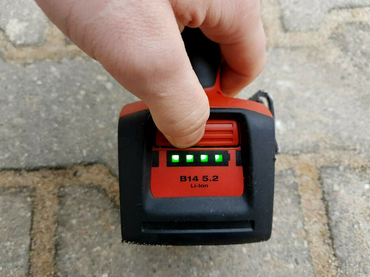 zakretarka-udarowa-hilti-siw-14-a-2x52ah-lad-pojemnosc-akumulatora-52