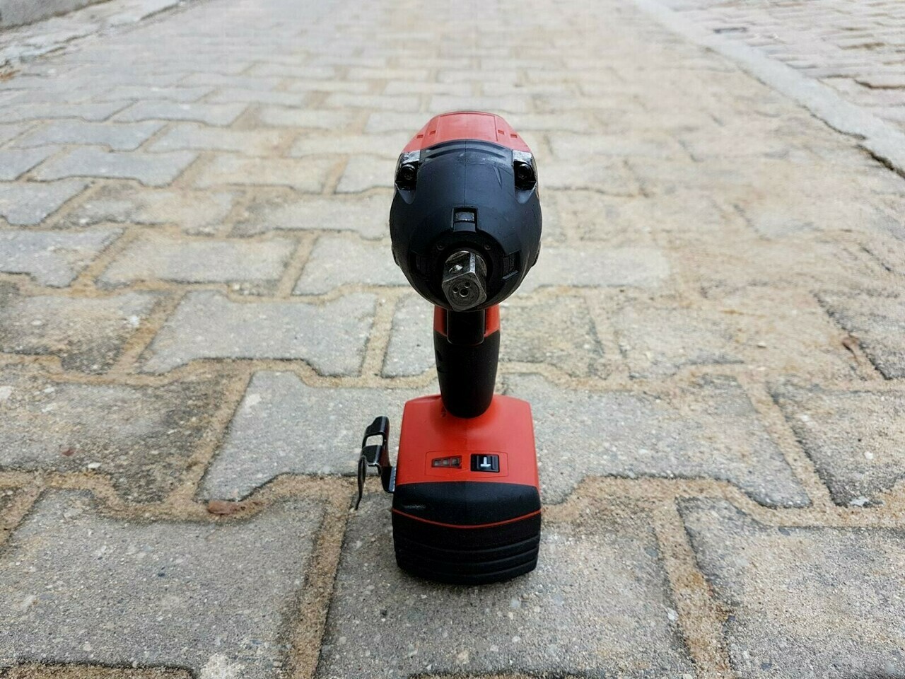 zakretarka-udarowa-hilti-siw-14-a-2x52ah-lad-rodzaj-silnika-silnik-bezszczotkowy