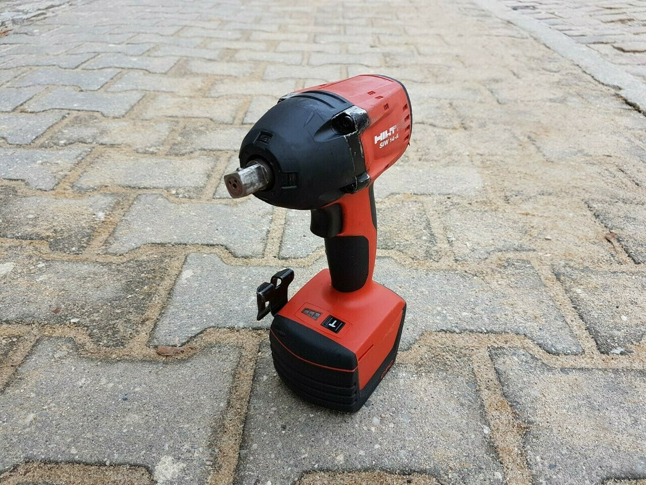 zakretarka-udarowa-hilti-siw-14-a-2x52ah-lad-napiecie-v-144-v