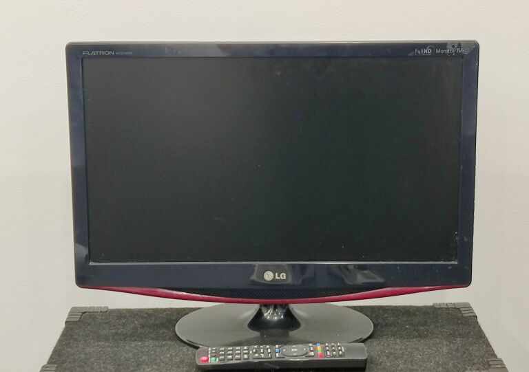 MONITOR Z TUNEREM TV LG M227WDL Z PILOTEM!
