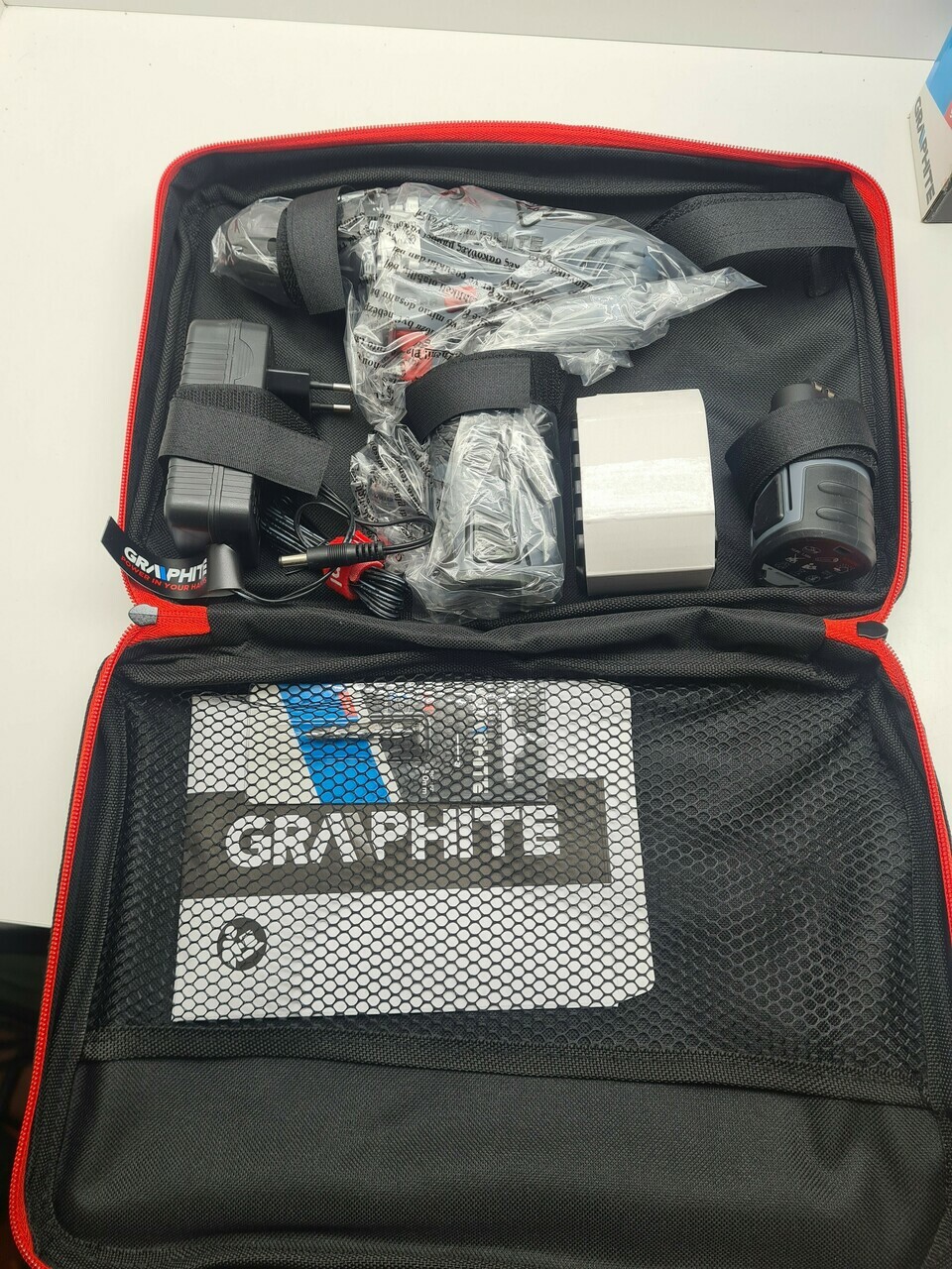 wiertarko-wkretarka-akumulatorowa-graphite-58g210-zasilanie-akumulatorowe