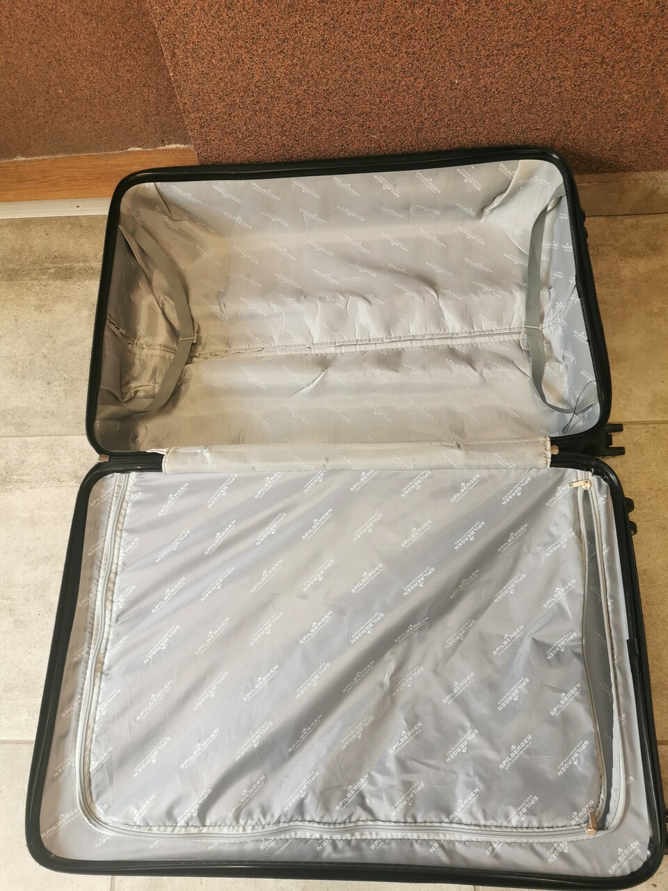 walizka-duza-spilbergen-rodzaj-walizki-twarde