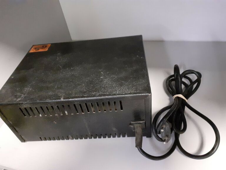 PRZETWORNICA COLEMAN NETZGERÄT NETZTEIL 220V/12V