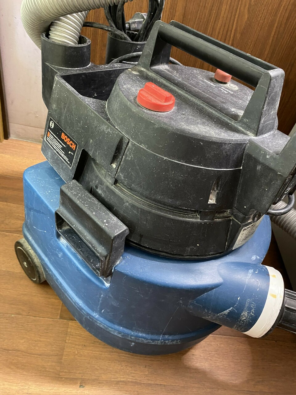odkurzacz-przemyslowy-bosch-gas-1000-rf-stan-uzywany