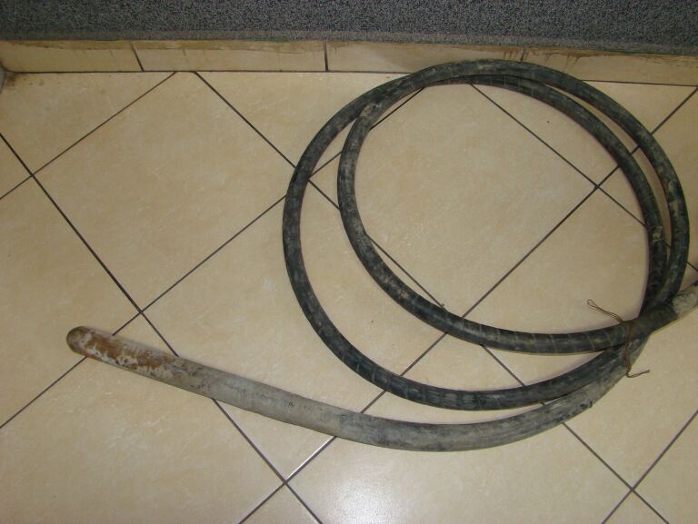 WIBRATOR DO BETONU