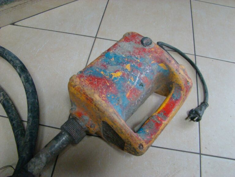 WIBRATOR DO BETONU