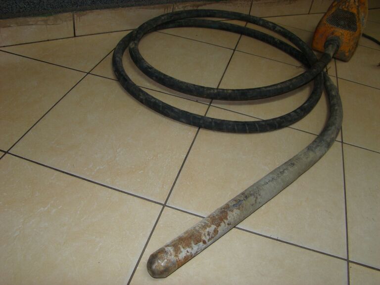 WIBRATOR DO BETONU