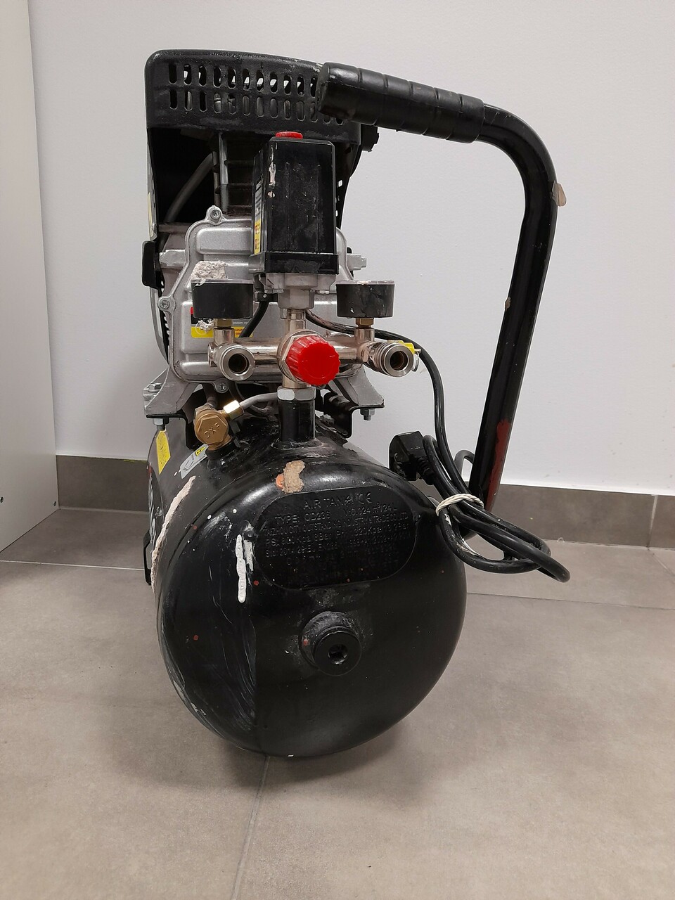 kompresor-olejowy-25l-sprezarka-moc-kw-1