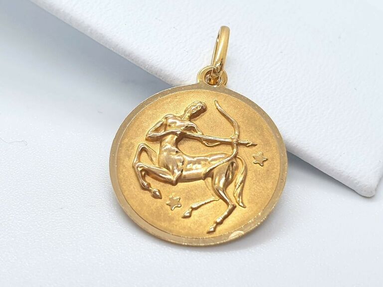 ZŁOTA ZAWIESZKA ZNAK ZODIAKU STRZELEC - 750 2,27G