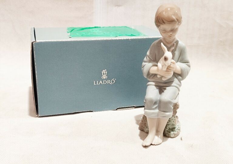 FIGURKA PORCELANA LLADRO EVERY BUNNY NEEDS