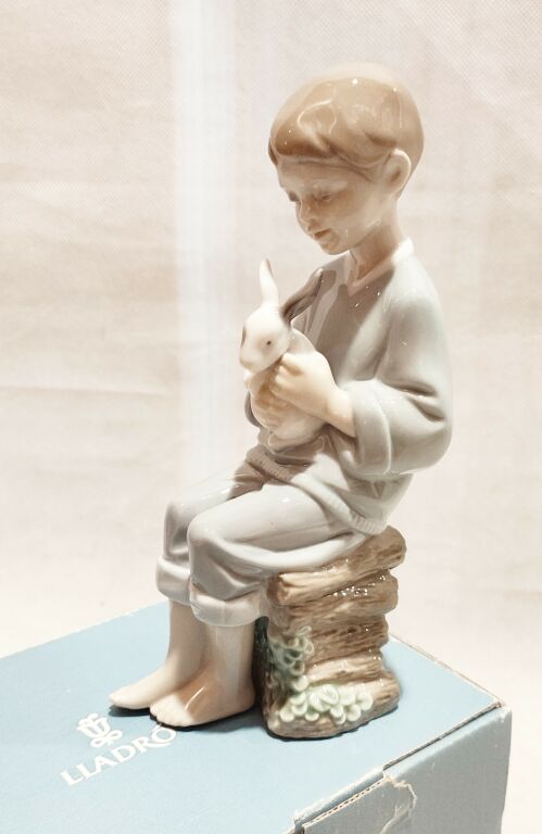 FIGURKA PORCELANA LLADRO EVERY BUNNY NEEDS