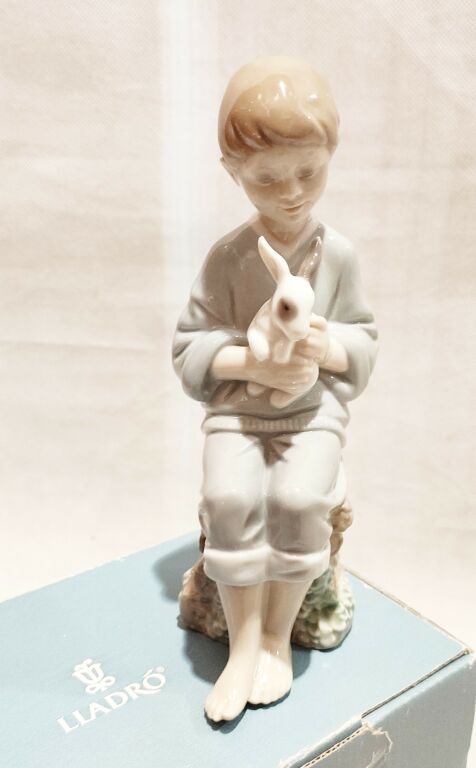 FIGURKA PORCELANA LLADRO EVERY BUNNY NEEDS