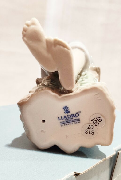 FIGURKA PORCELANA LLADRO EVERY BUNNY NEEDS